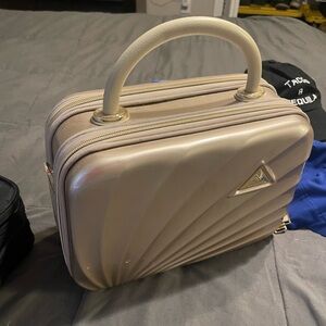 Hard shell travel bag